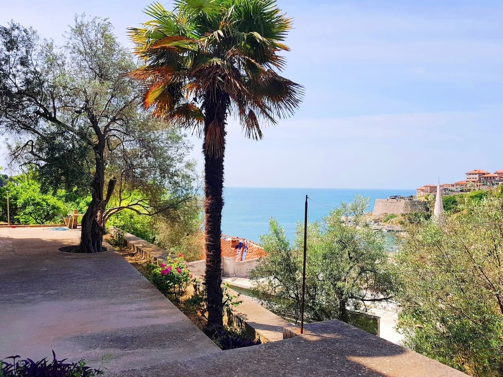 Momo sea view apartments