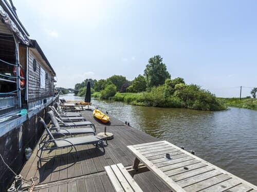 Boat Getaway Near Lake