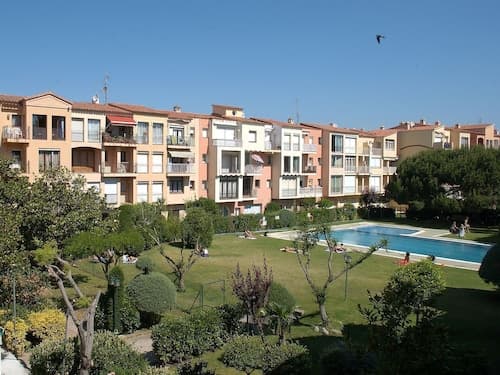 Holiday Apartment in a Complex near Sea