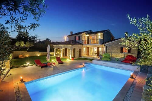 Villa in Porec With Private Pool & Garden