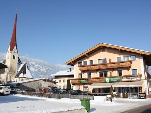 Spacious Apartment in Uderns near Ski Area