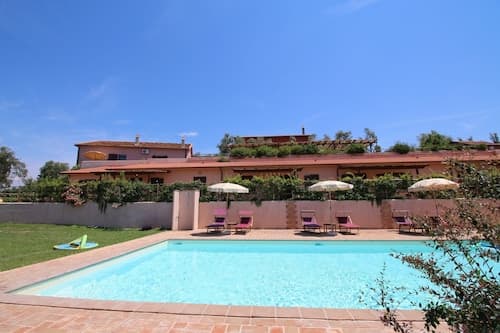 Enticing Farmhouse in Montalto di Castro near Sea