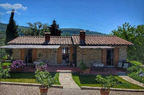Farmhouse in Loro Ciuffenna With Pool & Garden