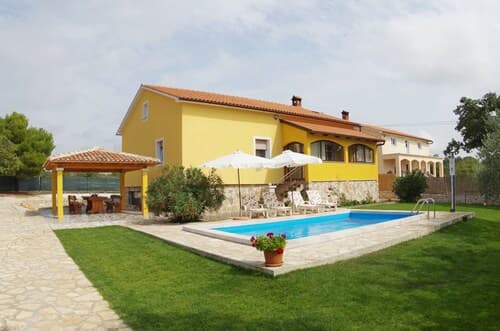 Peaceful Villa in Jursici With Private Pool
