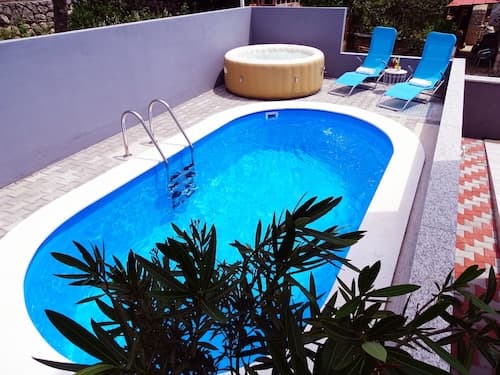 Charming Villa in Dramalj with Hot Tub
