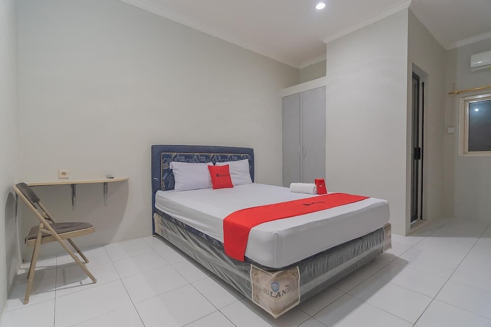 RedDoorz Plus @ Bukit Cinta Street