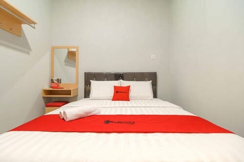 RedDoorz @ Helvetia Medan 2