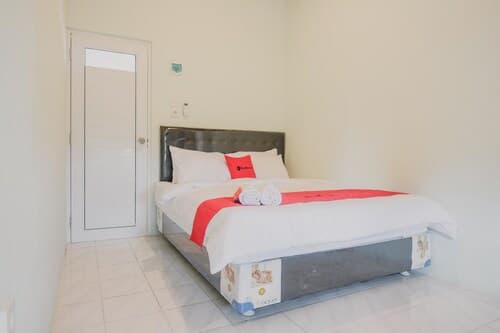 RedDoorz @ Jalan Pangeran Antasari Lampung 2