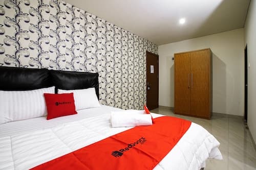 RedDoorz near Palembang Trade Center 3