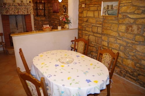 Country House in Rakalj With Scenic Sea Views