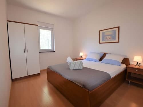 Holiday House in a Quiet Area Near the Sea, Private Garden, Terrace and BBQ
