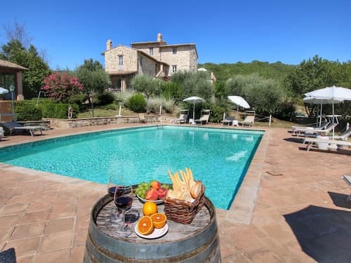 Rustic Getaway With Pool, Garden