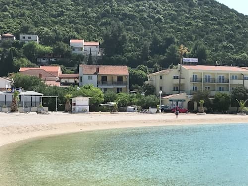 Spacious and Modern Apartment on the Beach in Klek
