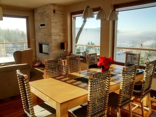 Spacious Hill-view Villa