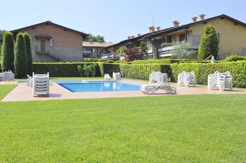 Vibrant Holiday Home in Lazise with Swimming Pool near 2 Lakes