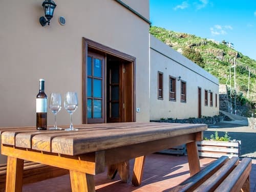 Nature Meets Luxury in Nice Apartment near Tenerife Coastline