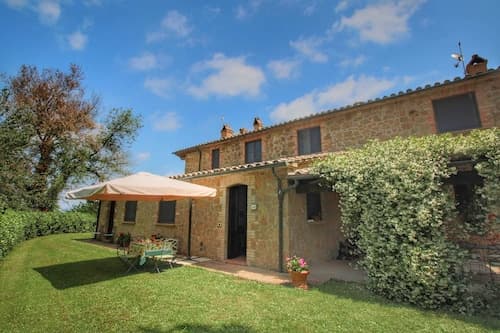 Farmhouse in Proceno With Panoramic Pool