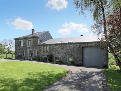 Cushy Holiday Home With Fenced Garden