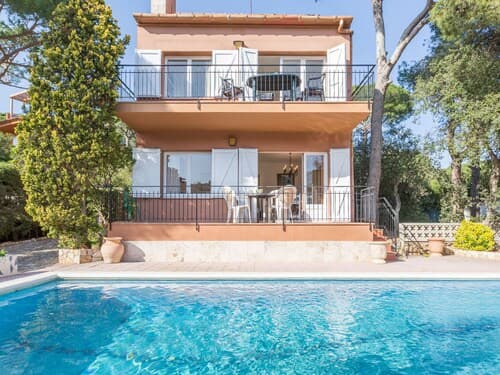 Apartment near Sea with Shared Swimming Pool in Costa Brava