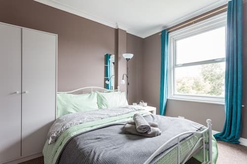 Shirley House Self Catering Guest House, 5 min Drive to Cruise Ship Terminals and City Centre