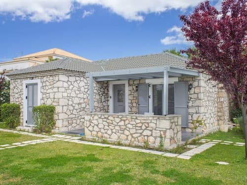 Welcoming Villa near Sea in Agrilia