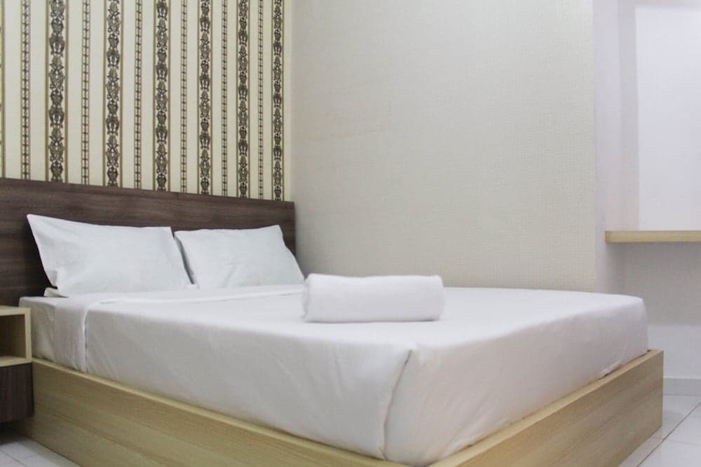 Strategic and Posh Studio Aeropolis Apartment