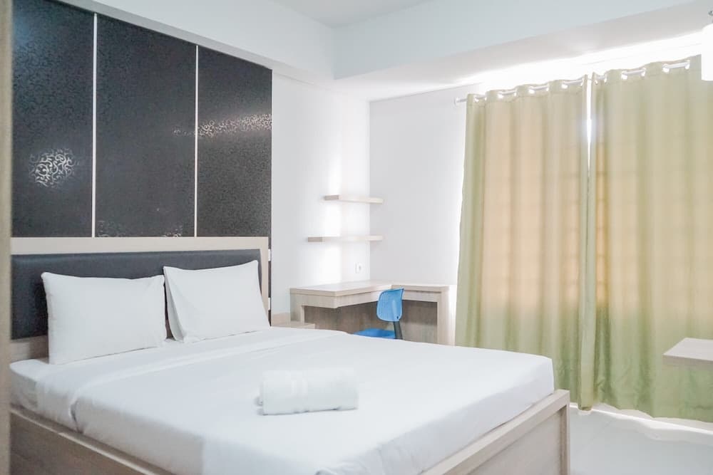 Comfy Studio at Trimezia Beverly Apartment By Travelio