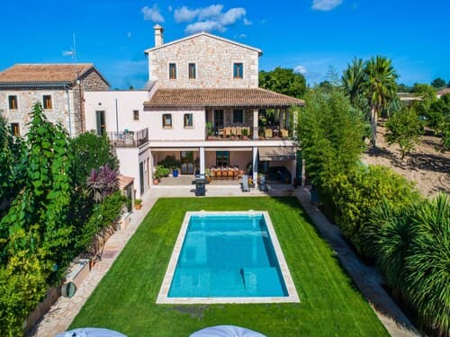 Can Corem de Son Moix - Luxurious 6-bedroom Villa Just 10 Minutes From the Beach