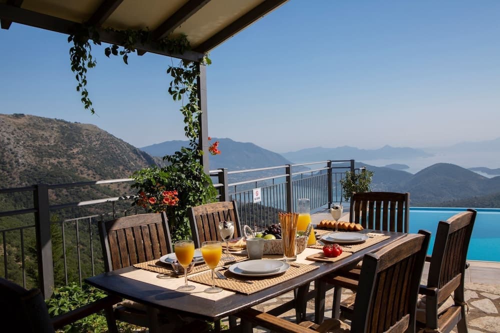 Luxury Villa With Stunning Views in Lefkada