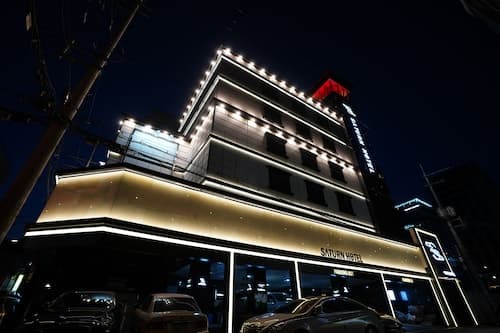 Saturn Hotel