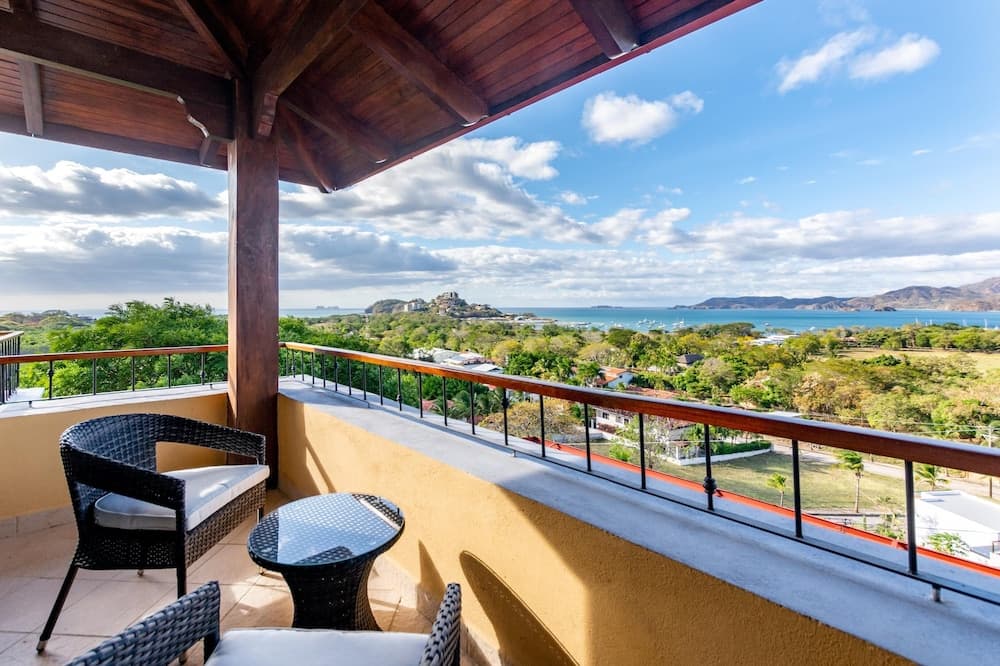 Modern, Immaculate Unit in Flamingo With Spectacular Ocean Views