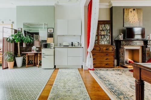The Suite, 82 Cathedral, Private Parking
