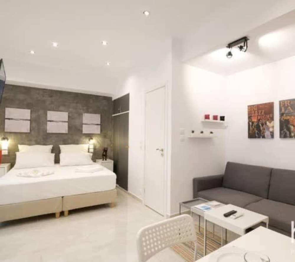 Wonderful Renovated Studio In Thisio