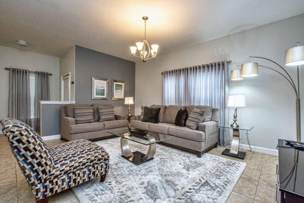 Storey Lake- 5 Bedroom Townhome w/ Pool- 1600ST Townhouse by RedAwning
