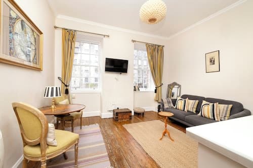 JOIVY Royal Mile Tower Apartment