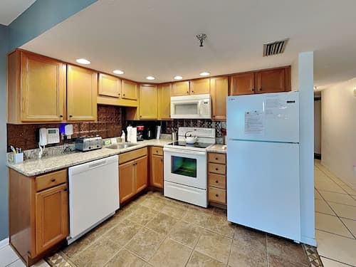 Sunglow Resort 305 by Distinctive Beach Rentals