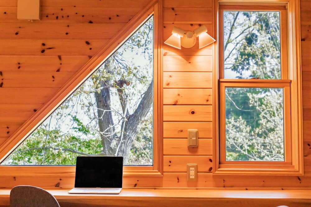 Izu House Luxury Log with Cozy Fireplace