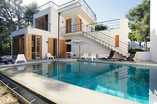 Whole Modern Villa With Pool And Near The Sea