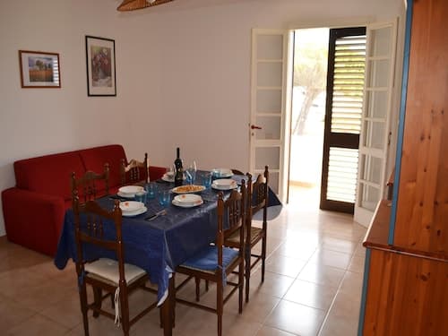 Cosy Apartment Near The Beach With Balcony - Pets Allowed