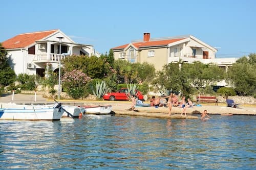 Charming Apartment in Vrsi Mulo, Great Place in Dalmatia for Family Vacation