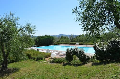 House With Private Garden in the Crete Senesi