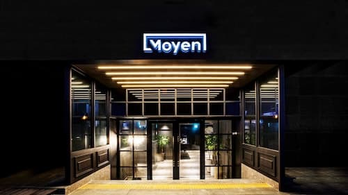Moyen Hotel