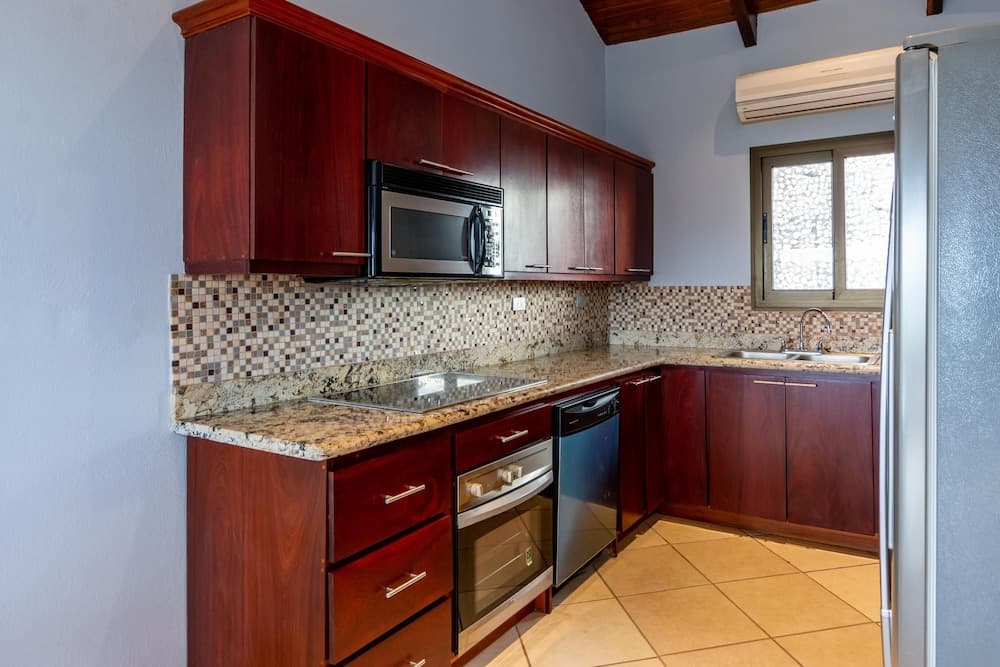 1BD Unit With Pool, AC and Great Ocean View