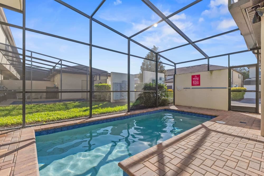Beautiful Townhome With Splash Pool and Game Room!
