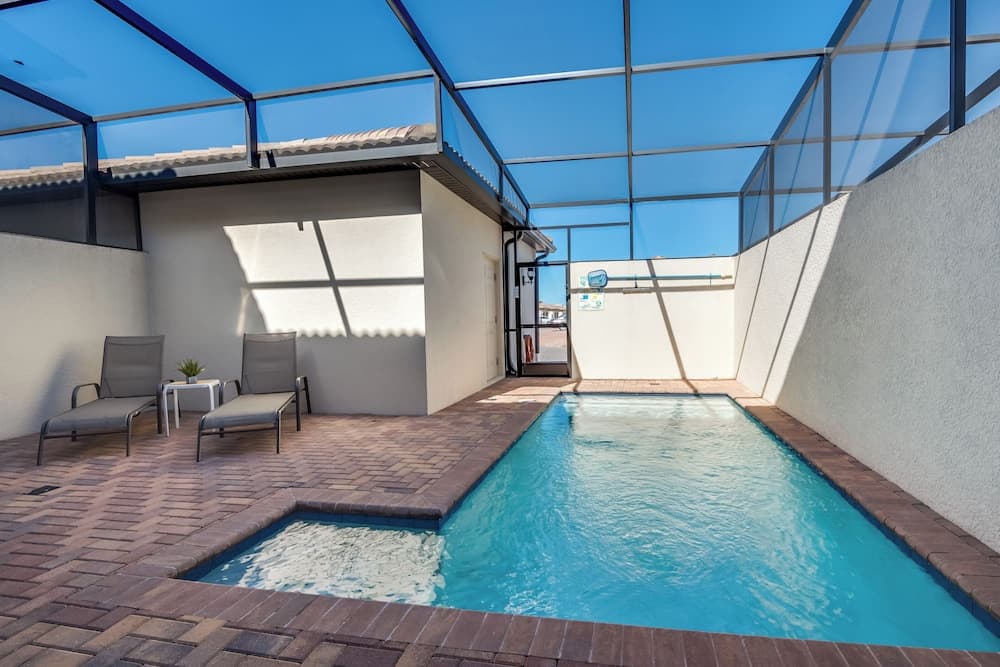 Townhome W/private Pool & Free On-site Water Park!
