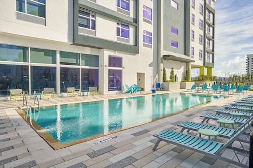 Tru by Hilton Fort Lauderdale Downtown