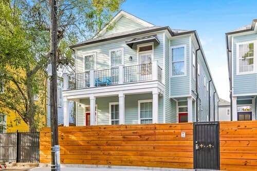 Stunning Modern and Fully-Upgraded 5 BR with Pool
