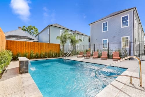 Modern 4 BR Condo with Balcony & Pool - Near FQ