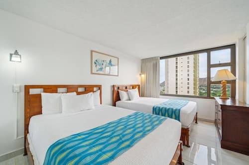 Gorgeous High Rise Waikiki Condo with Ocean and Diamond Head Views