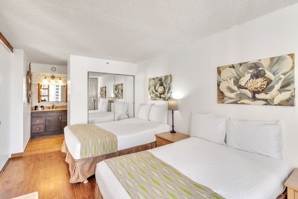 19th Floor Condo with Lanai & Sea Views - FREE Parking! by Koko Resort Vacation Rentals